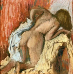 Femme se séchant